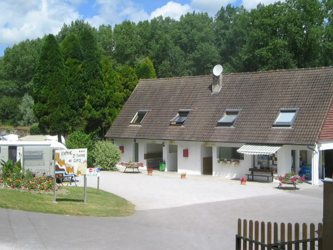 camping-la-fontaine-des-clercs-montreuil-f2nyh