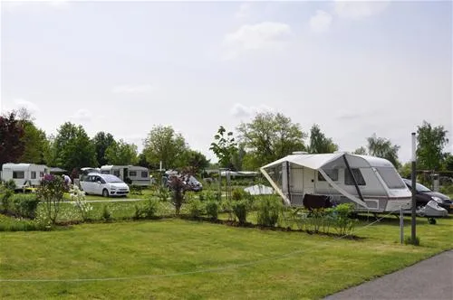 camping-am-see-st-plten-y6htd