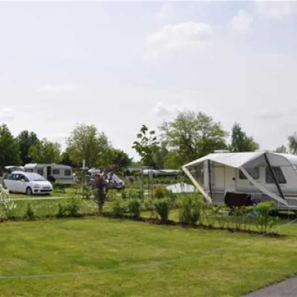 camping-am-see-st-plten-y6htd