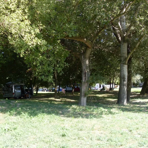 camping-bellerive-montfrin-oofgj