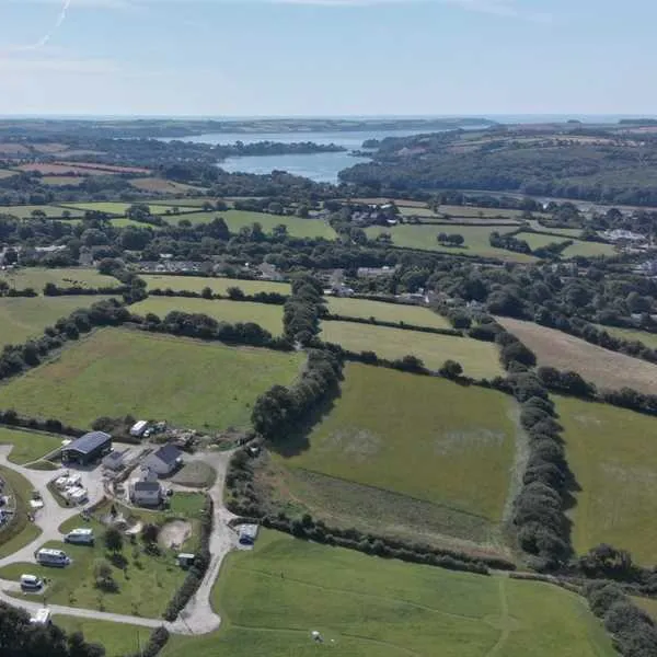 carnon-downs-caravan-and-camping-park-truro-aprnn