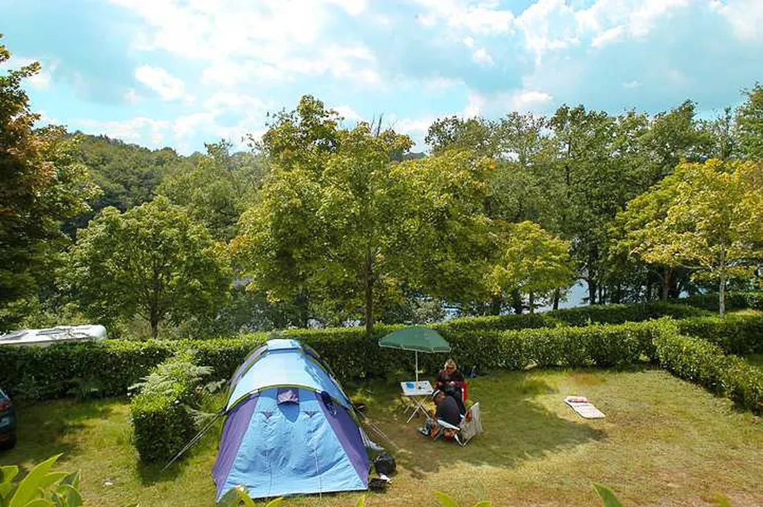 camping-municipal-pont-du-dognon-saint-laurent-les-eglises-kjuig