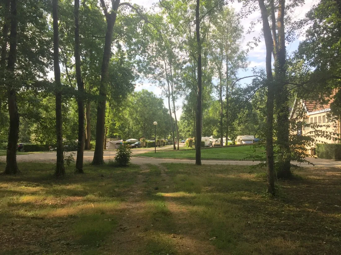 camping-municipal-le-serein-chablis-lau4c
