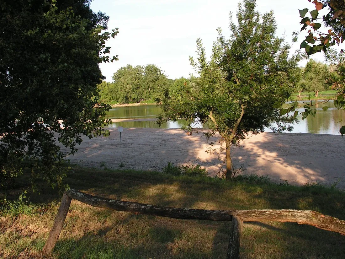 camping-municipal-des-bords-de-loire-chouze-sur-loire-ncs3z