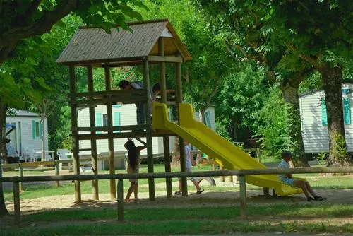 flower-camping-les-ondines-souillac-vzzle