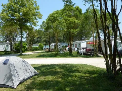 flower-camping-lac-de-thoux-st-cricq-thoux-5tcsm