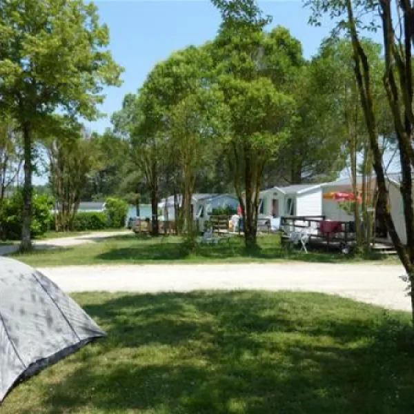 flower-camping-lac-de-thoux-st-cricq-thoux-5tcsm