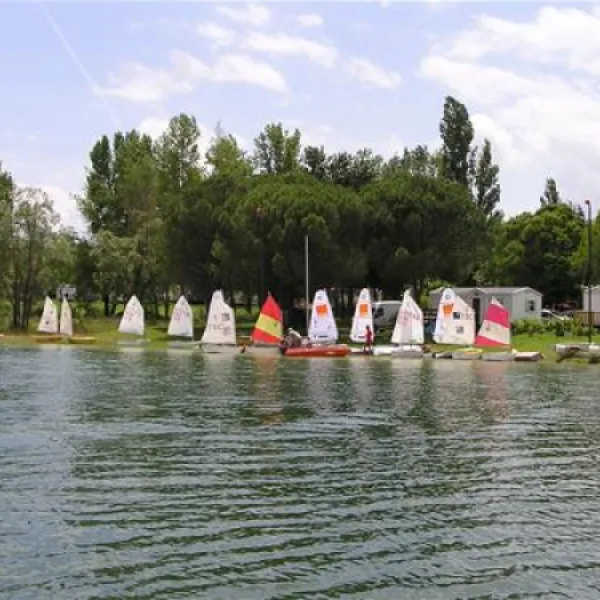 flower-camping-lac-de-thoux-st-cricq-thoux-thwfm