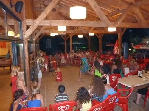 flower-camping-lac-de-thoux-st-cricq-thoux-wvrfi
