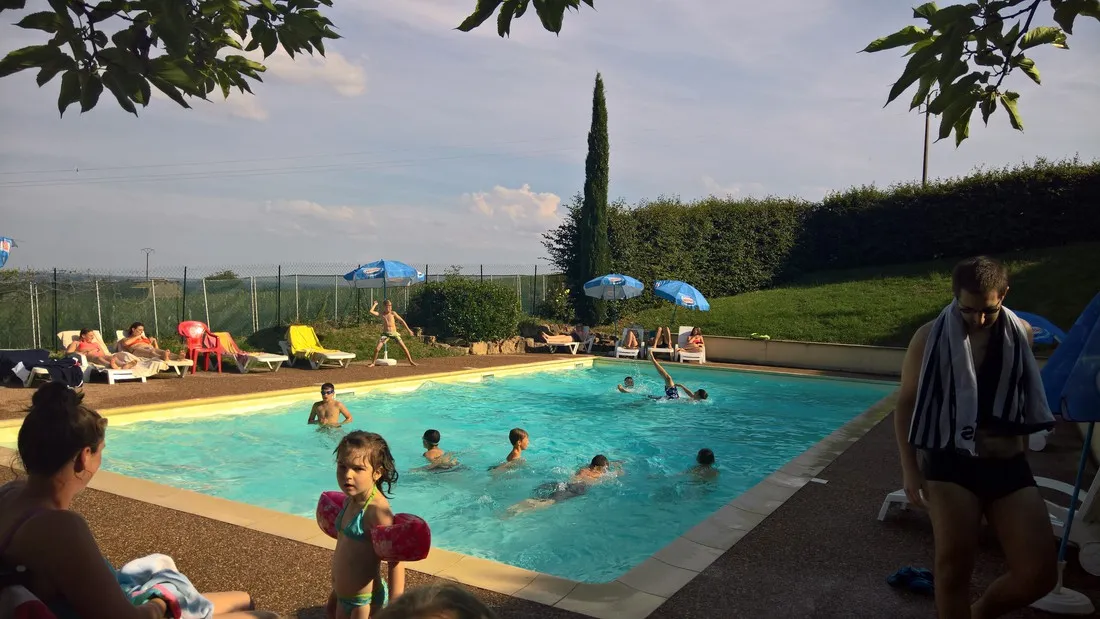 vivacamp-la-grappe-fleurie-fleurie-rhone-dir7j
