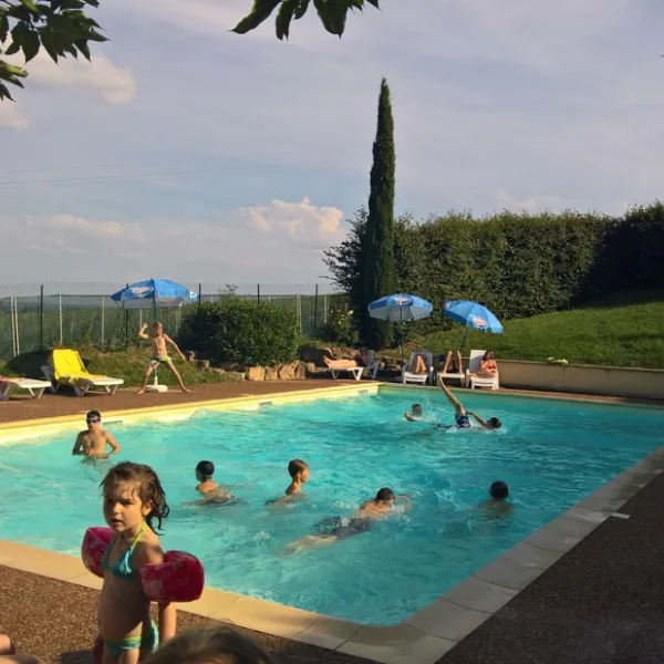 vivacamp-la-grappe-fleurie-fleurie-rhone-dir7j