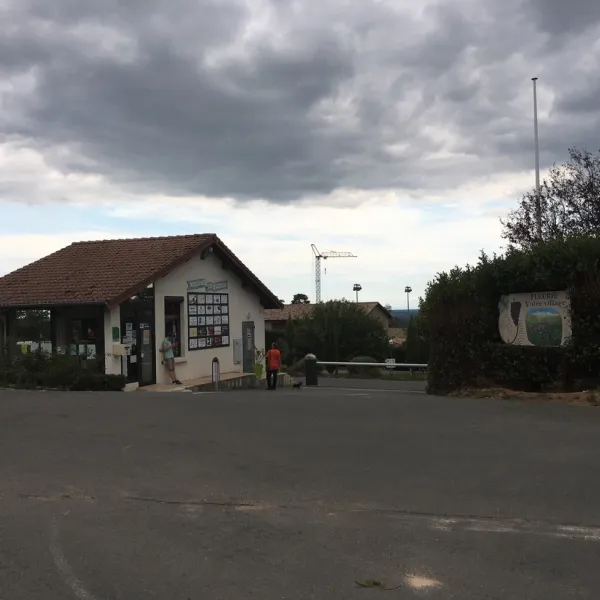 vivacamp-la-grappe-fleurie-fleurie-rhone-eniud
