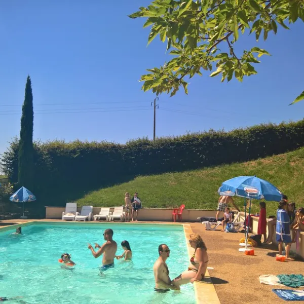 vivacamp-la-grappe-fleurie-fleurie-rhone-inwpy