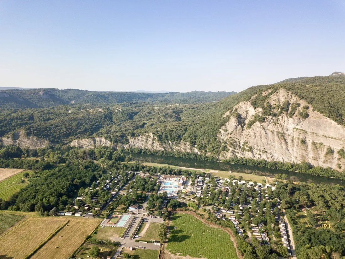 la-plage-fleurie-vallon-pont-darc-ardeche-qvvm6