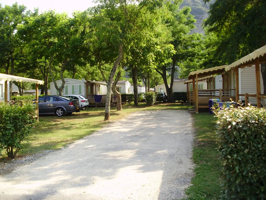 la-plage-fleurie-vallon-pont-darc-ardeche-v6ord