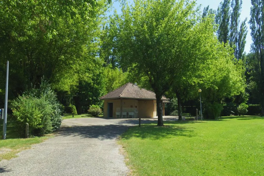 camping-municipal-la-rivoirette-morestel-tycg9
