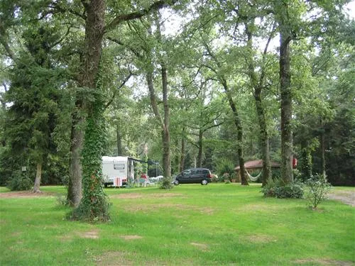 camping-lestaubiere-douville-la-dordogne-d5rwq