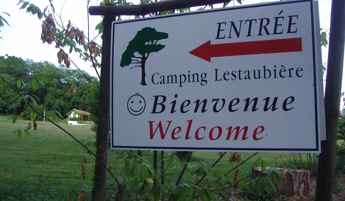 camping-lestaubiere-douville-la-dordogne-lx1g0