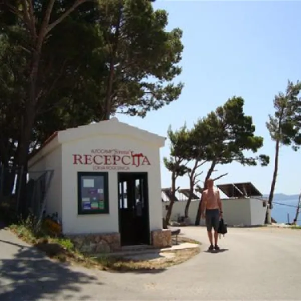 camping-sirena-omis-cfvz5