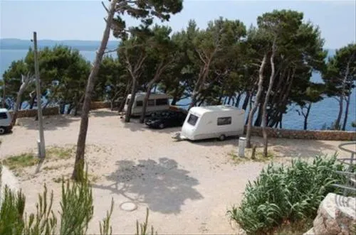 camping-sirena-omis-hjkuh