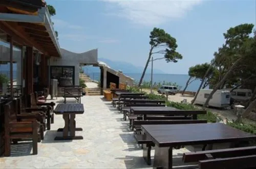 camping-sirena-omis-hksuu