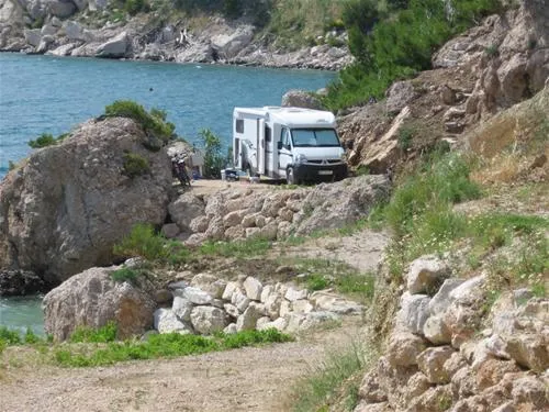 camping-sirena-omis-v0ozy