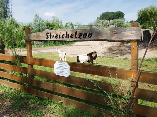 peenecamp-neukalen-meckl-seenplatte-schweiz-neukalen-rqq5g