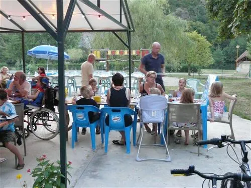 flower-camping-le-port-de-lacombe-flagnac-d0ch2