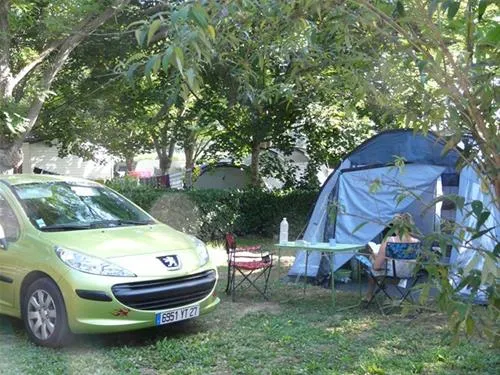 flower-camping-le-port-de-lacombe-flagnac-z14ci