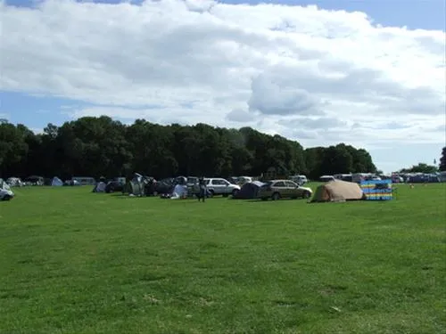 blacklands-farm-caravan-camping-henfield-bbt6e