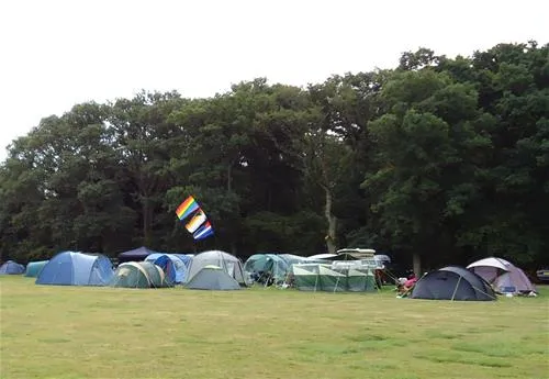 blacklands-farm-caravan-camping-henfield-ls7yj
