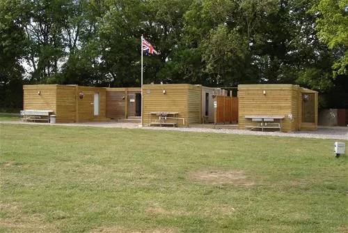 blacklands-farm-caravan-camping-henfield-vdpiz