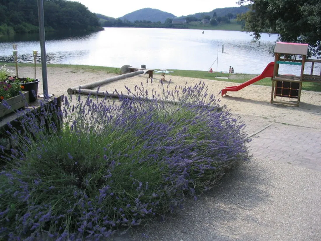 camping-la-romiguiere-laguiole-z0ehb