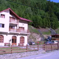 Pensiune camping laura borsa