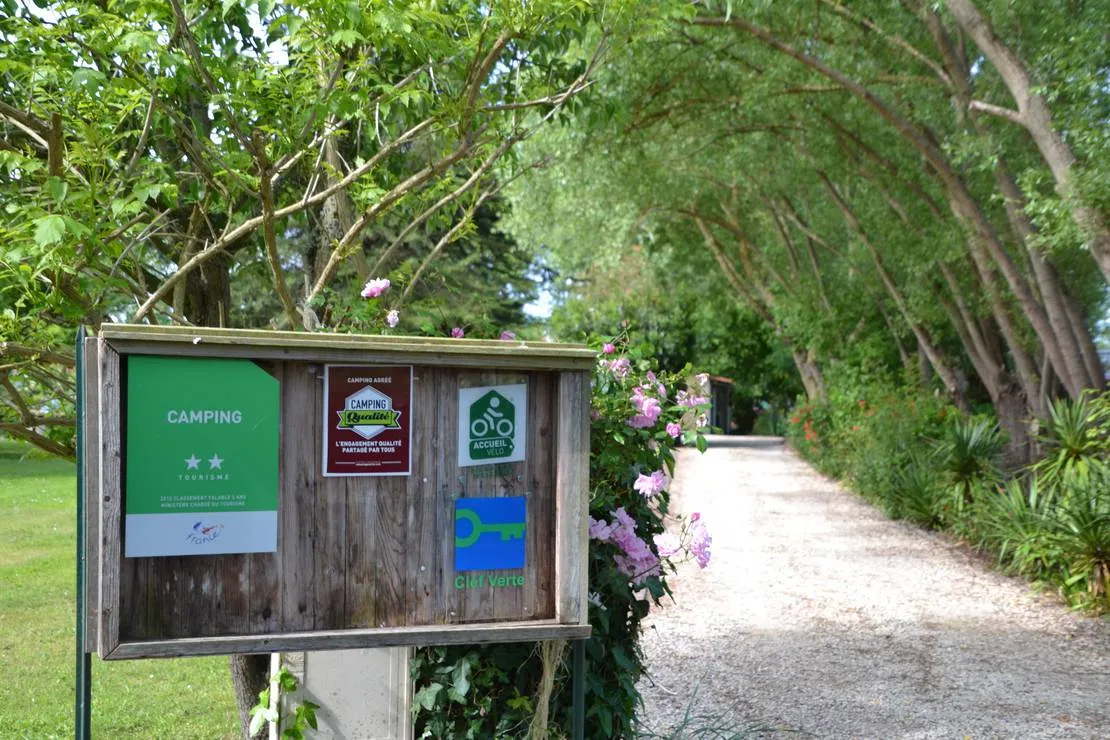 camping-la-loire-fleurie-le-perrier-lwbqq