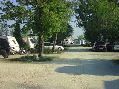 campingplatz-schwarzfelder-hof-leipheim-k8pnq