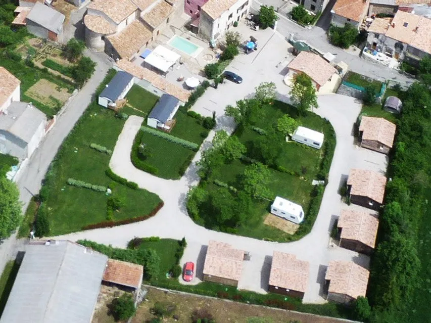 camping-domaine-de-la-mare-aux-fees-roquefeuil-qy9iv
