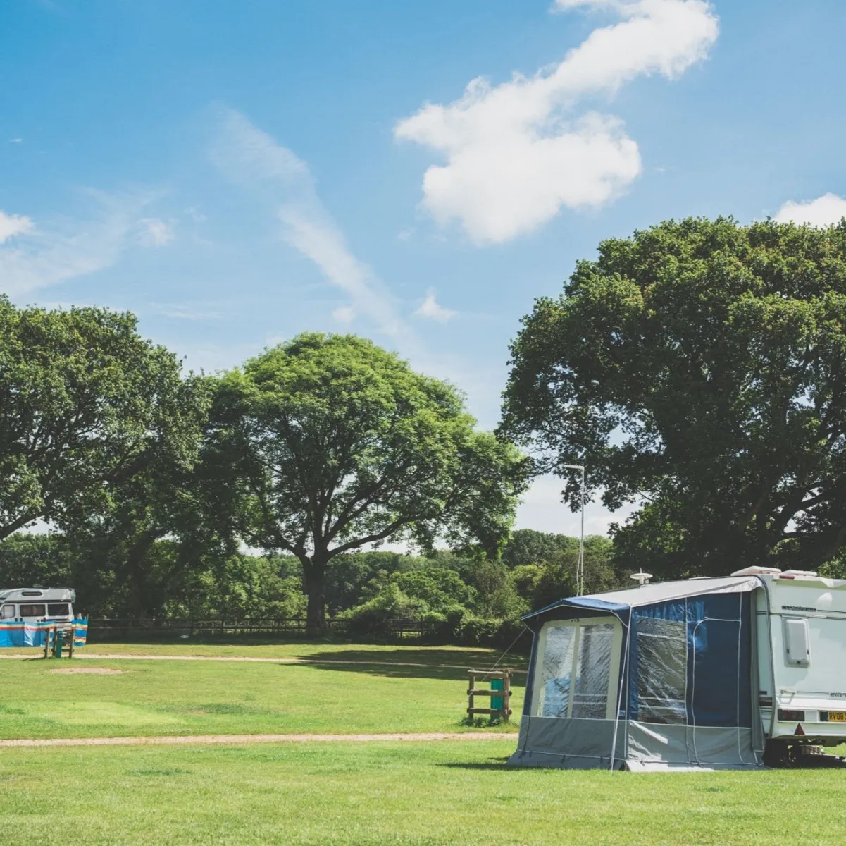 red-shoot-camping-park-ringwood-5i3hl