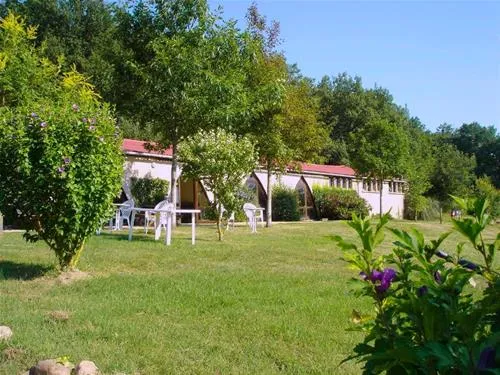 saint-pierre-de-rousieux-servies-m2qsi