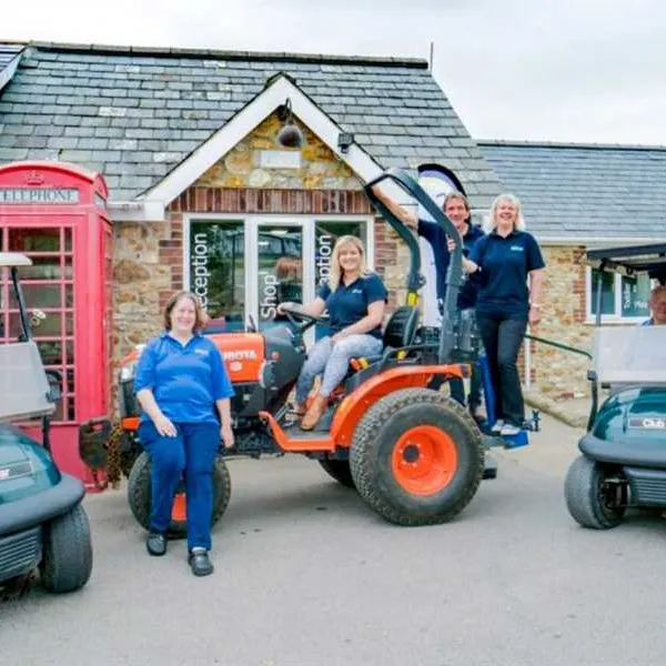 andrewshayes-caravan-park-axminster-fno0e