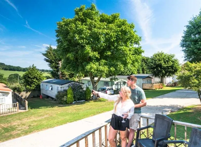 andrewshayes-caravan-park-axminster-kny76