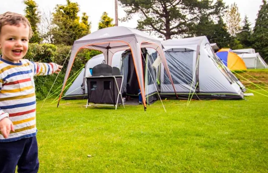andrewshayes-caravan-park-axminster-lauav