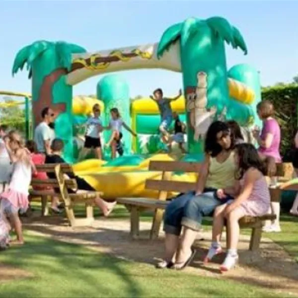 camping-les-brunelles-longeville-sur-mer-2zcrd