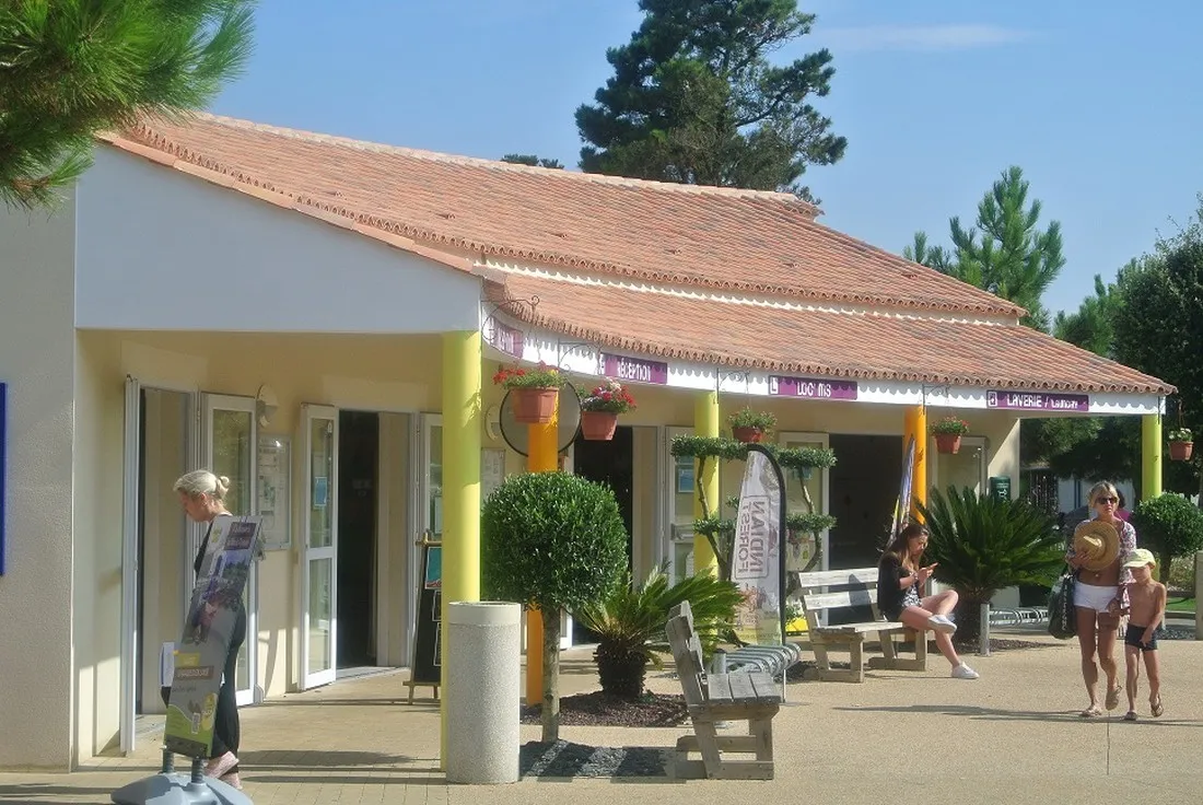 camping-les-brunelles-longeville-sur-mer-frbkr