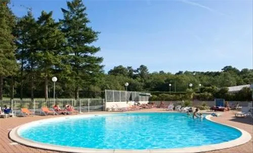 camping-les-brunelles-longeville-sur-mer-husrv