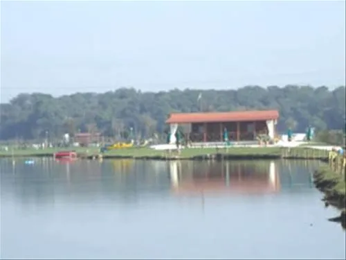 farm-camping-lago-le-tamerici-coltano-zfxlp