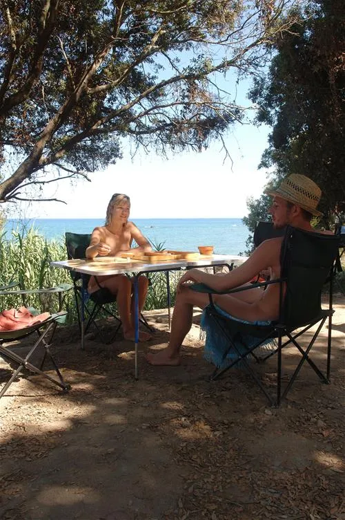 camping-naturiste-les-eucalyptus-linguizzetta-2spf3