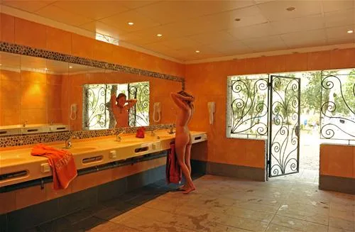 camping-naturiste-les-eucalyptus-linguizzetta-lydsf