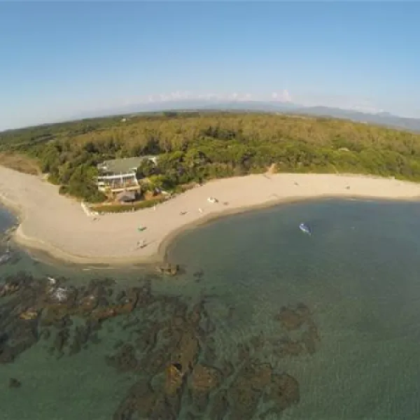 camping-naturiste-les-eucalyptus-linguizzetta-wyasv