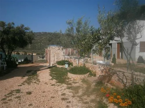 albania-ksamil-caravan-camping-ksamil-0z9ru